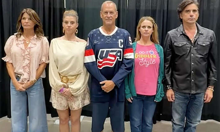 Full House cast reunites with Dave Coulier 6 months after he announces remission from tongue cancer