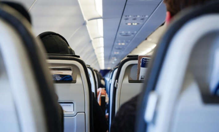 Woman enjoys weekend with boyfriend, note on flight home changes everything