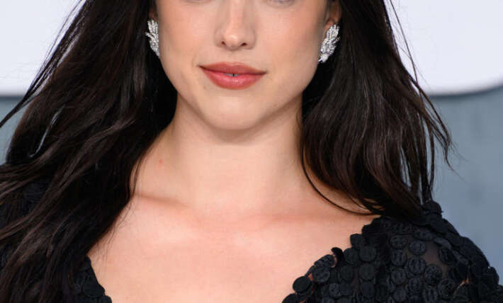 A-lister raises eyebrows with ‘unsanitary’ red carpet shoes