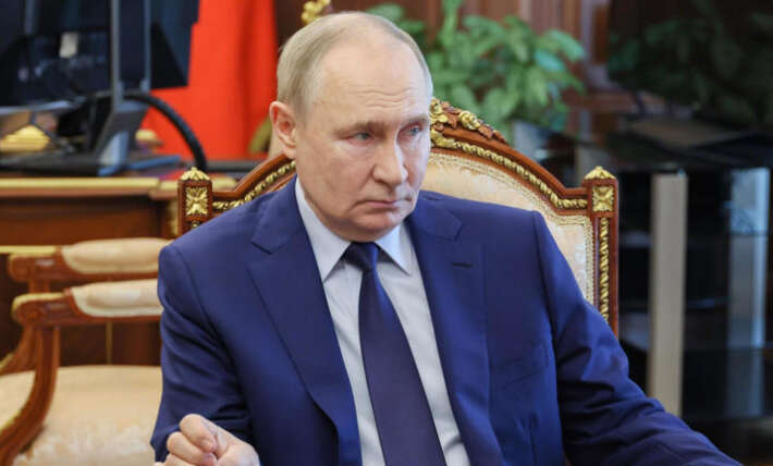 Russia keeps struggling in Ukraine. Putin is now further increasing the size of the army