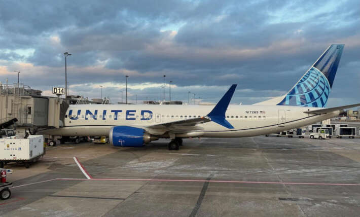United Airlines threatens to fire flight attendants who try to profit off delays