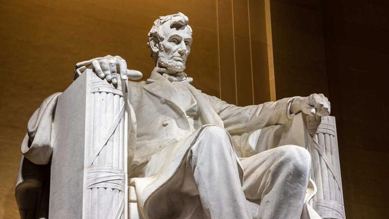 Trump can now ‘behead the Lincoln Memorial’ after ballroom ruling: ex-DHS insider