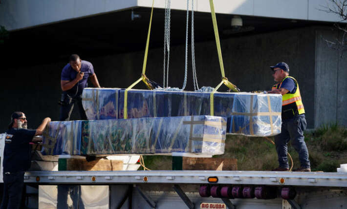 Workers begin tearing down beloved sculpture at Trump Kennedy Center