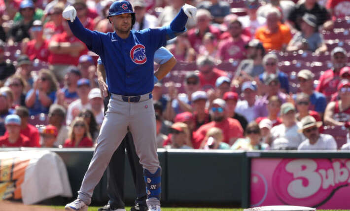 Cubs 3B Alex Bregman exits after being hit in the face by a foul ball while in the on-deck circle