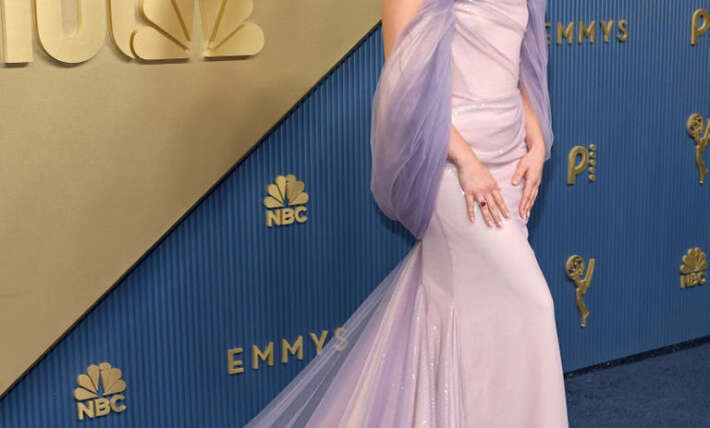 Florence Pugh arrives at the Emmys with a sheer lilac gown and bare left ring finger amid engagement rumors
