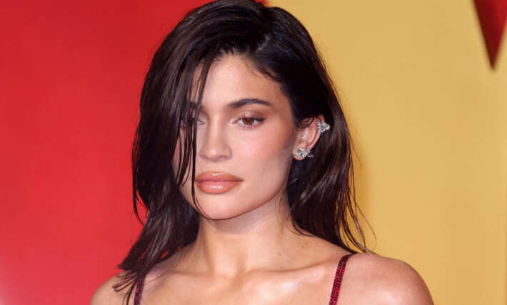 Kylie Jenner sells her Hidden Hills mansion for whopping $15 million, takes $5 million price cut