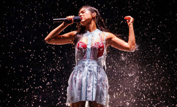 Olivia Rodrigo’s dress melts off her body onstage during ‘Unraveled Tour’ concert in Connecticut