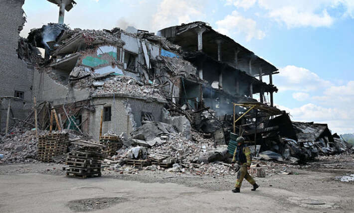 Russia is seeking to encircle several Ukrainian cities. Ukraine is reportedly managing to push back