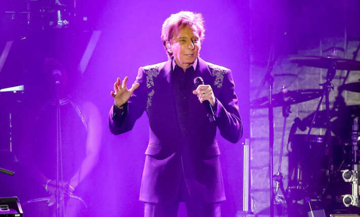 Barry Manilow cancels Las Vegas comeback gig after walking off stage