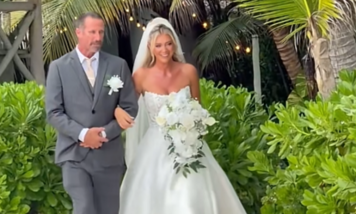 Bride walks down the aisle, not prepared for what goes wrong seconds later