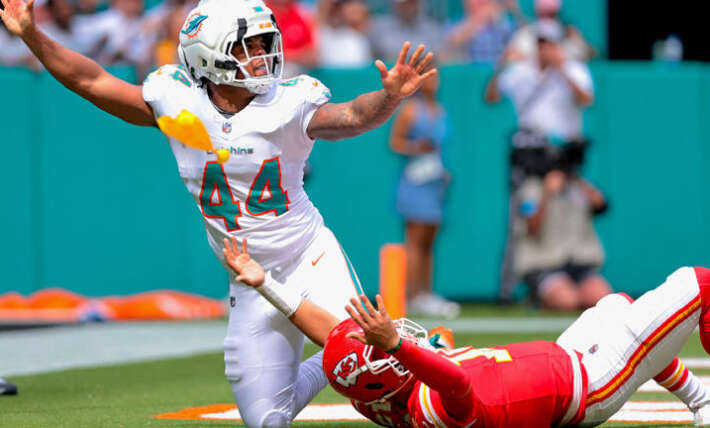 Former NFL QB exposes ref throwing controversial Patrick Mahomes flag before penalty happened