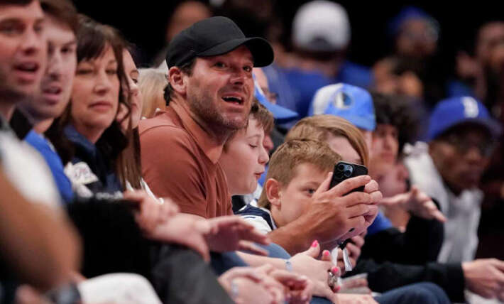 Tony Romo releases statement following departure from CBS Sports
