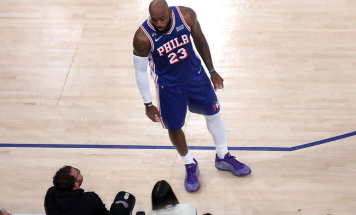 LeBron James spars with Knicks fans before scoring first win with the 76ers