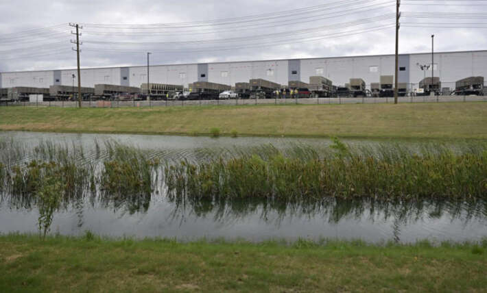 SpaceX’s booming data center business is fueled by illegal turbines, lawsuit alleges