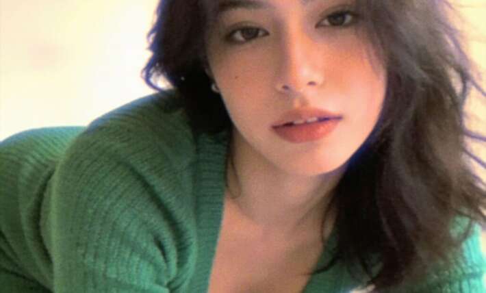 The Girl in the Green Sweater (L)