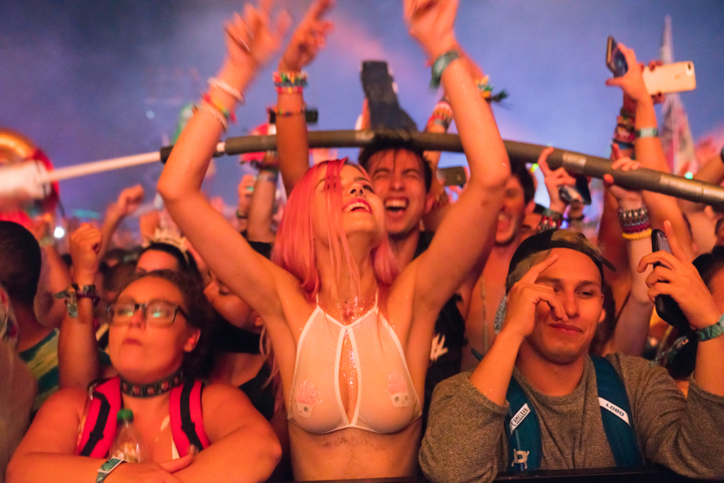 Nude at the Music Festival 2 sunday images3 17.59caeb0e7128c