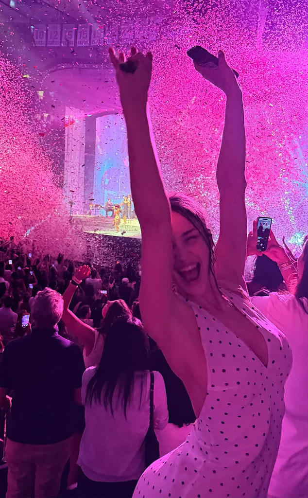 Elsie Hewitt shouts out baby daddy Pete Davidson for surprising gift