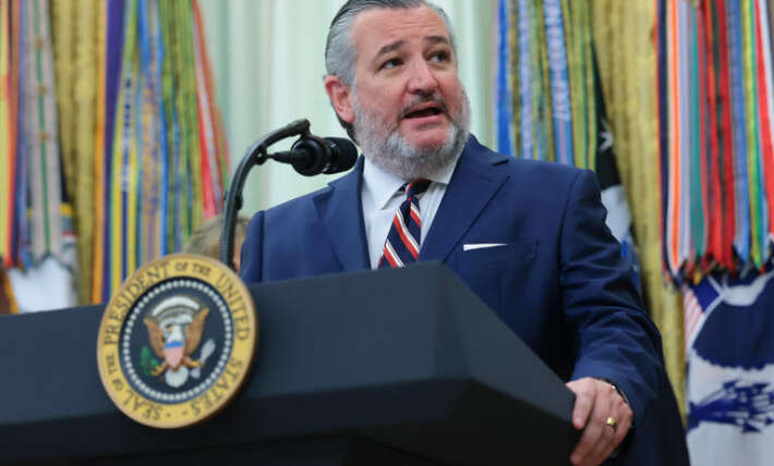 Ted Cruz’s Dolly Parton tribute backfires in an unexpected way