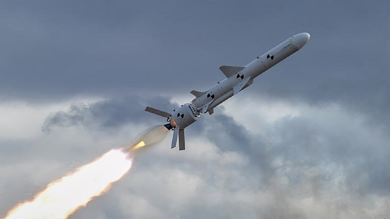 Putin has a new problem: Ukraine just handed Moscow a warning that ‘the safe days in Russia’s skies are over’ 2 AA1Ji9KP
