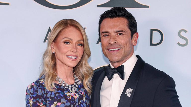 Kelly Ripa and Mark Consuelos discuss future of their marriage: 'I actually think that's where it ends' aa258i12