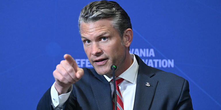 Pentagon pulls Pete Hegseth’s testosterone rules hours after publication 2 AA282EbG