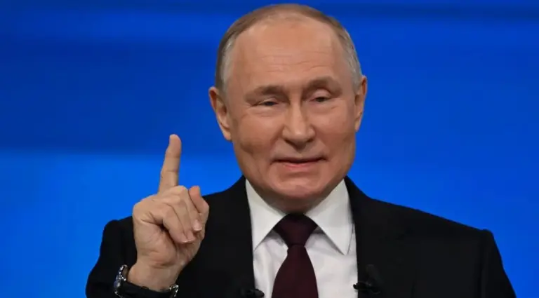 Putin sends 'a clear signal to America' as drones strike Coca-Cola factory 2 AA28QEps