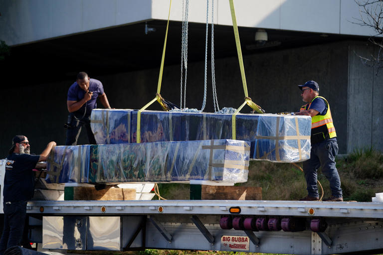 Workers begin tearing down beloved sculpture at Trump Kennedy Center 2 AA2bqgFb