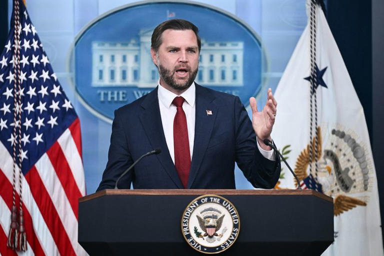 Donald Trump threatens JD Vance with demotion as he sweats to impress 2 AA2bw5jp