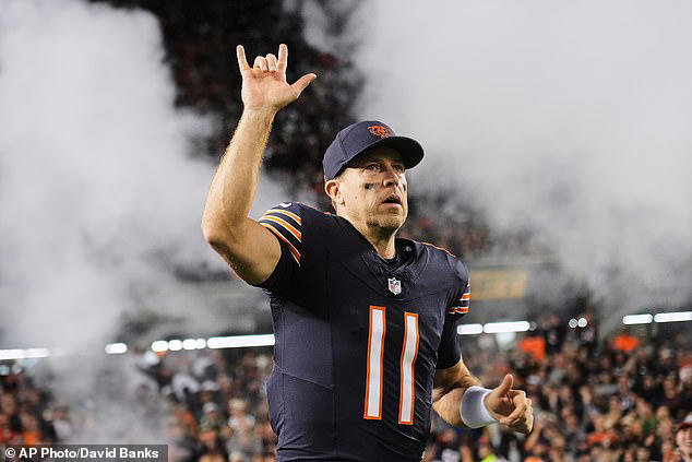 Football fans go wild as QB Case Keenum, 38, destroys the Eagles in first NFL game in three years