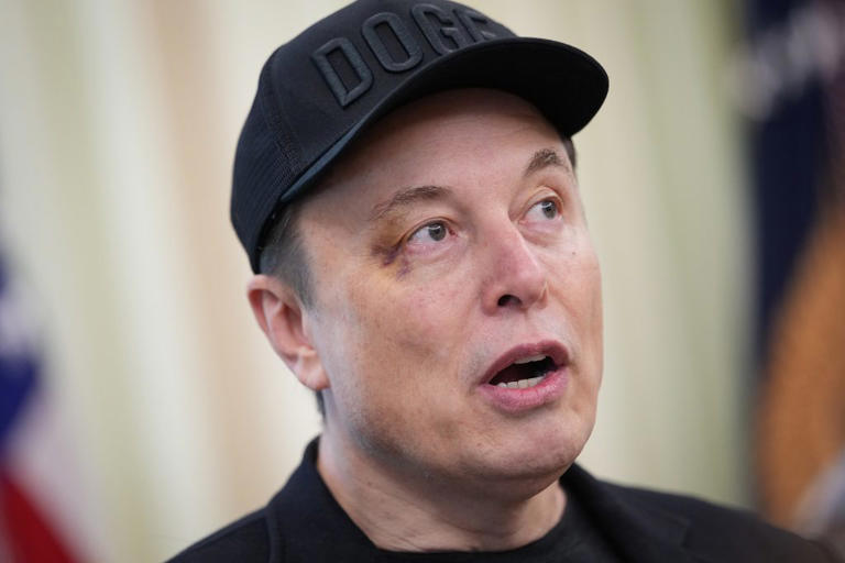 Elon Musk returns to Trump’s government to help the Pentagon plan for future wars 2 AA299NQH