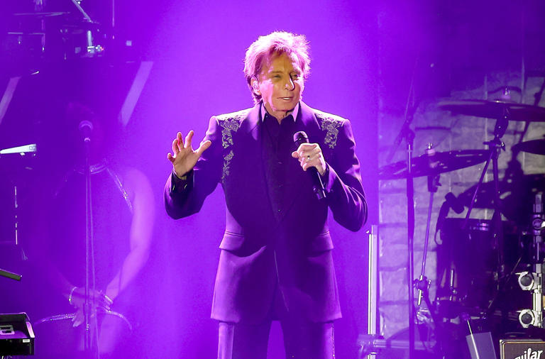 Barry Manilow cancels Las Vegas comeback gig after walking off stage aa2airgt