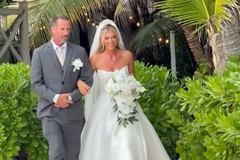 Bride walks down the aisle, not prepared for what goes wrong seconds later 2 AA2dJpaR
