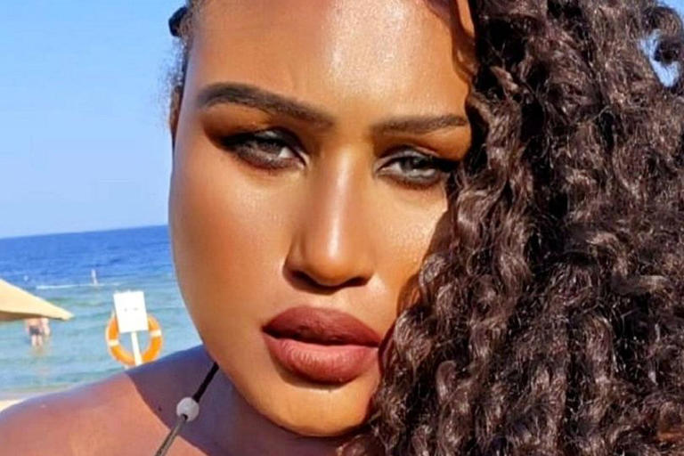 'I'm too hot to date' says Birmingham woman who claims men are scared of her aa2dy3vh