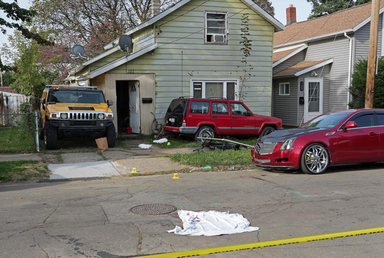 Gunman kills pregnant woman, 2 children and 5 others in PA rampage aa2dyo6r