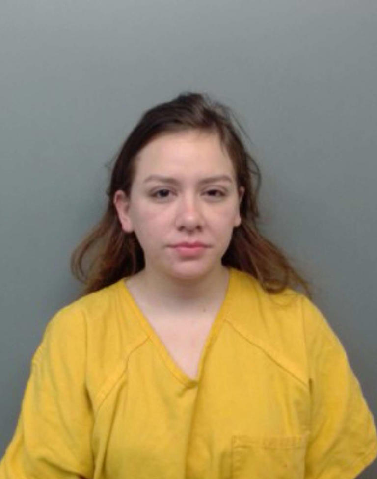 Woman arrested after allegedly offering officer $500 to let her go following disturbance 2 AA2dqT3a