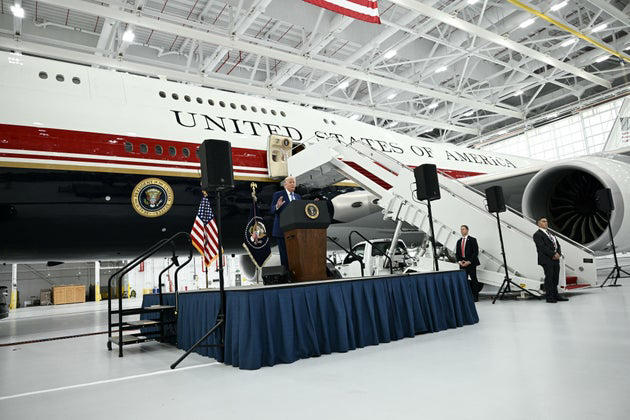 Trump stops using luxurious but defenseless jet he solicited from Qatar