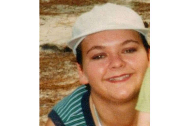 Mom, 20, was found stabbed to death beside her car in 1998. Now police say they found her killer 2 AA2drKSN