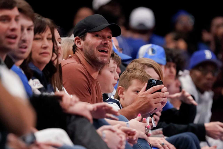Tony Romo releases statement following departure from CBS Sports 2 AA2drgaK