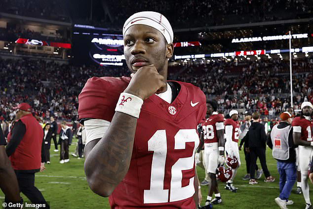 Alabama QB Russell filmed waiting for Georgia rival Stockton after being told to go to locker room aa2e0hwq