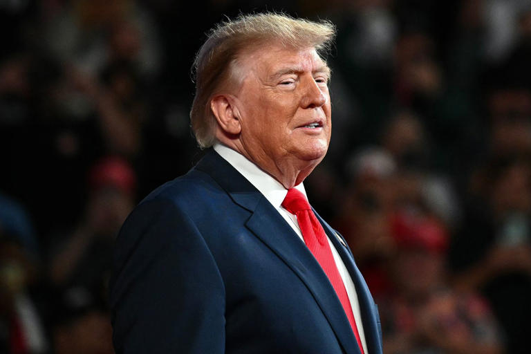 Donald Trump suggests renaming the Atlantic or Pacific Ocean to the 'Trump Ocean' or 'Ocean of the Americas' aa2e102x
