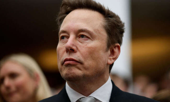 SpaceX stock slips as tech trade tumbles