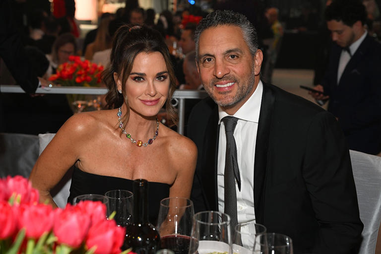 Mauricio Umansky professes love for ex Kyle Richards in divorce update